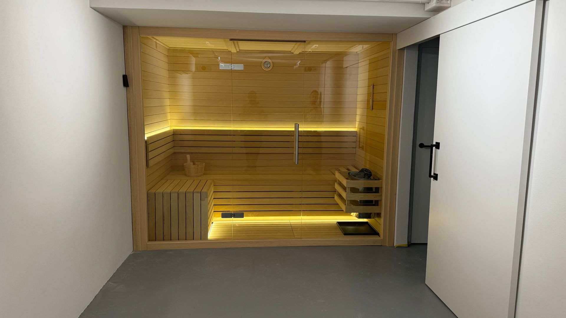 Sauna Olmo a medida integrada en un sótano de Mallorca