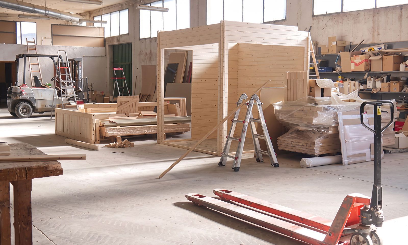 Premontaje de una sauna en la fábrica de Saunakris